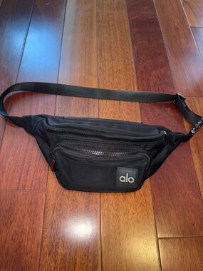 Alo cross body bag